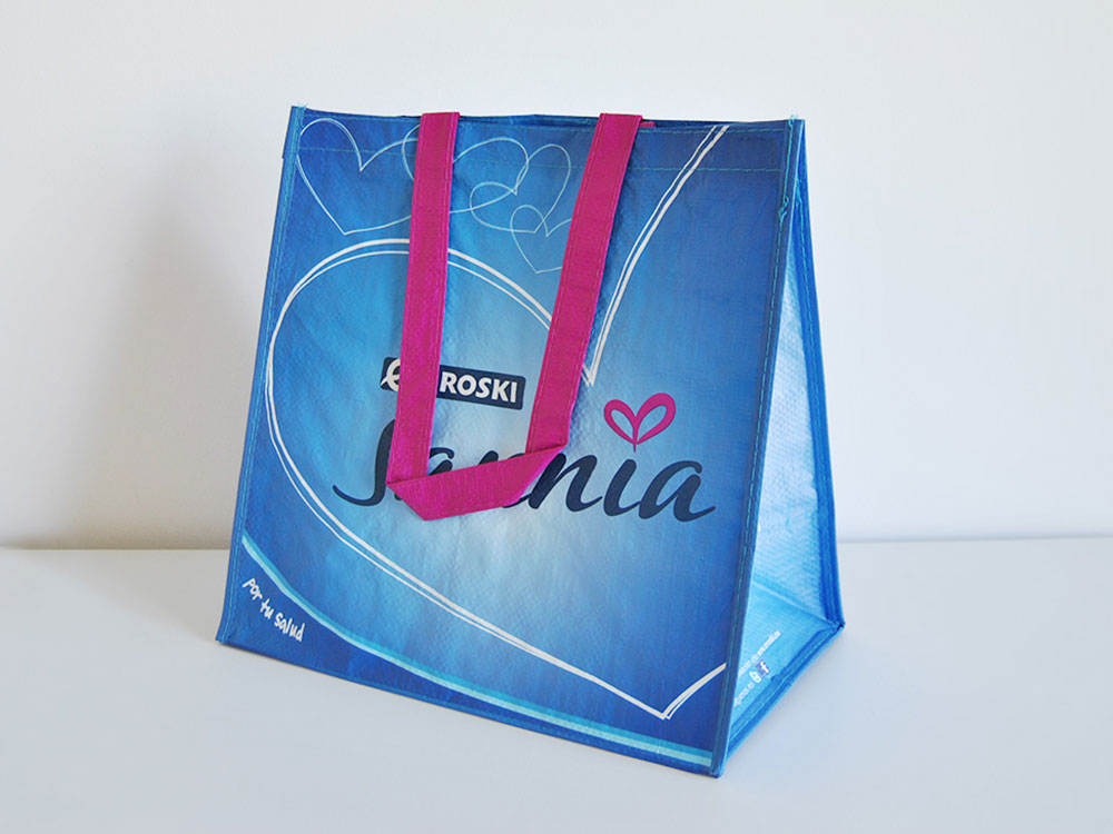 Bolsas de rafia personalizadas: el aliado veraniego que tu marca necesita