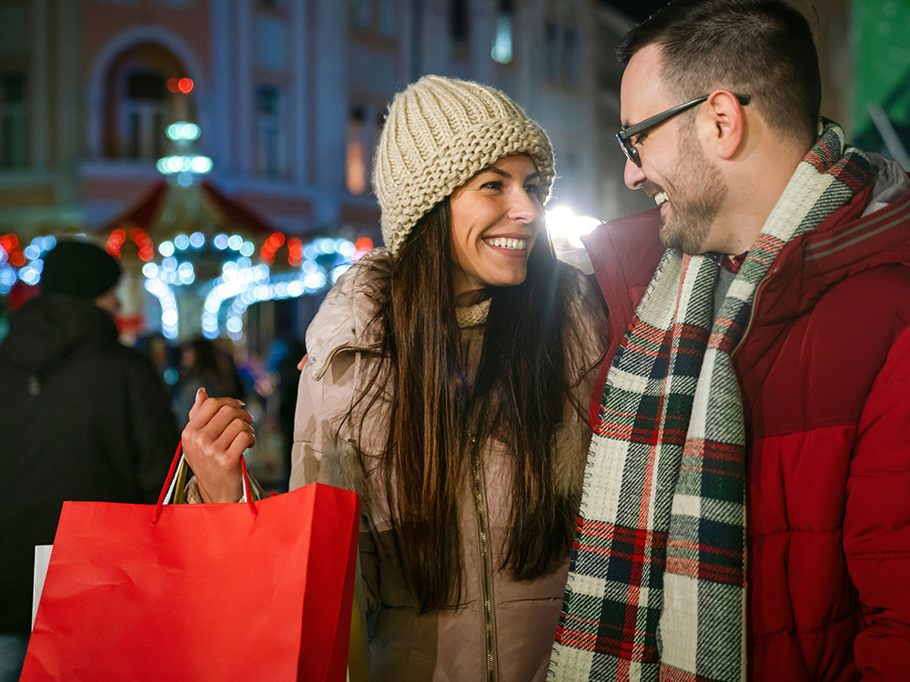 Bolsas de Papel Navideñas: La Mejor Manera de Darle un Toque Festivo y Promocionar tu Negocio en Navidad